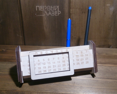 Календарь (карандашница)