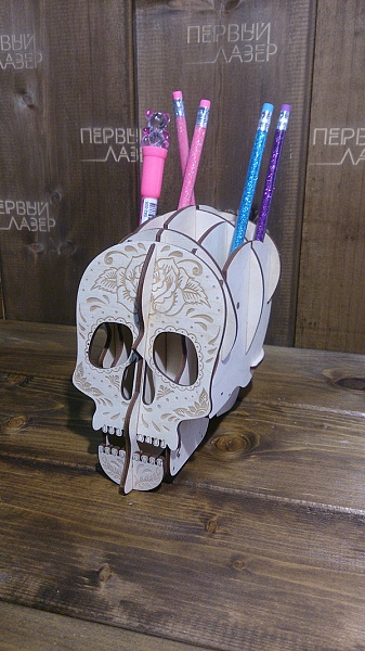 Череп (пенал)